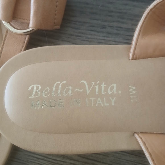 Bella-Vita Tan Thong Sandals Size 11W - Picture 4 of 4